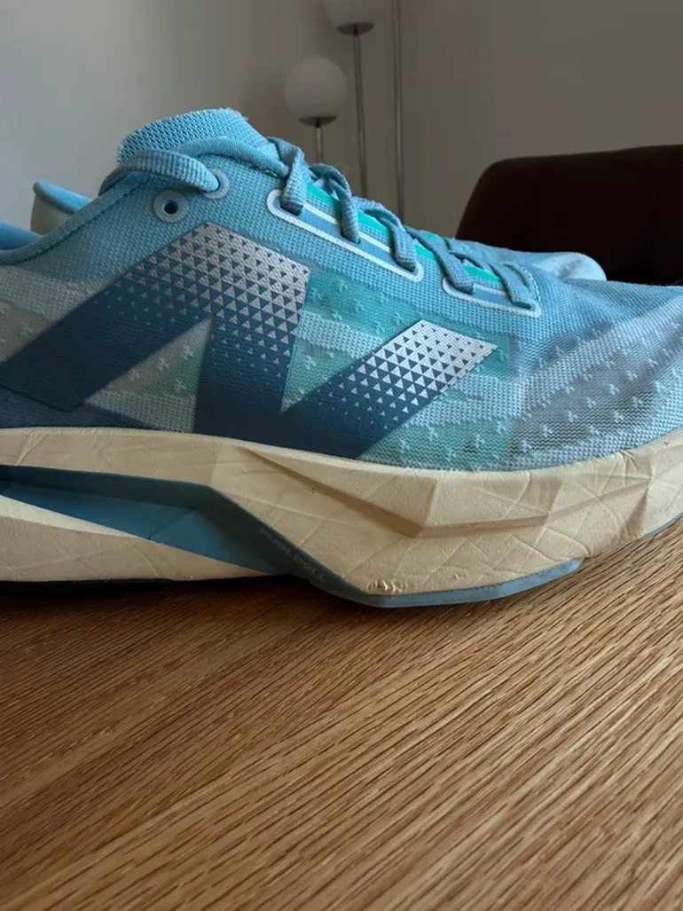 New Balance Fuecell Rebel V4 bike usato — immagine 14 di 14