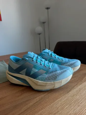 New Balance Fuecell Rebel V4 Running Shoes usato