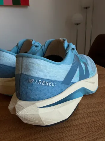 New Balance Fuecell Rebel V4 bike usato — immagine 6 di 14