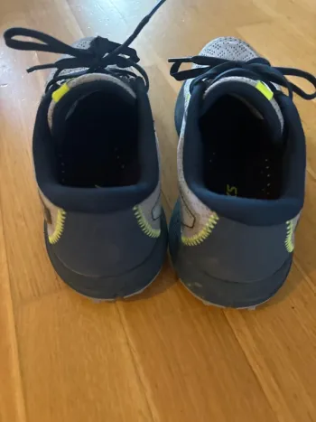 Used Brooks Running Shoes bike — image 2 of 5