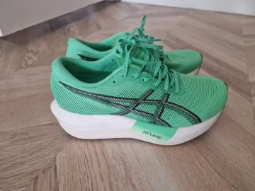 Käytetty Asics Magic Speed 5 Running Shoes
