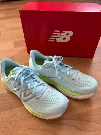 New Balance 880 Fresh Foam Running Shoes usato