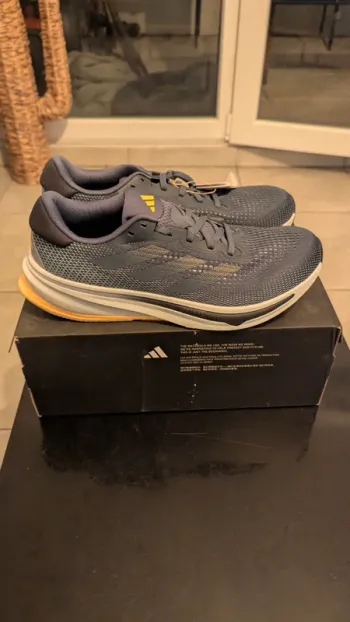 Supernova Rise Running Shoes usato