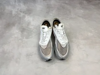 Używany Lightweight ZoomX Vaporfly Next% 2 bike — zdjęcie 3 z 12