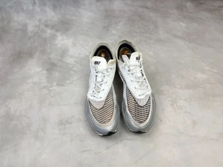 Używany Lightweight ZoomX Vaporfly Next% 2 bike — zdjęcie 3 z 12