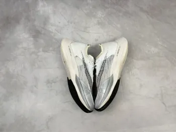 Używany Lightweight ZoomX Vaporfly Next% 2 bike — zdjęcie 6 z 12