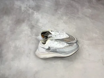 Używany Lightweight ZoomX Vaporfly Next% 2 bike — zdjęcie 2 z 12