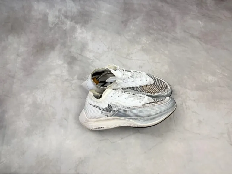 Używany Lightweight ZoomX Vaporfly Next% 2 bike — zdjęcie 2 z 12