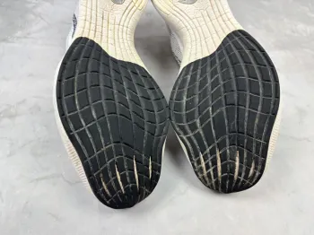 Używany Lightweight ZoomX Vaporfly Next% 2 bike — zdjęcie 8 z 12