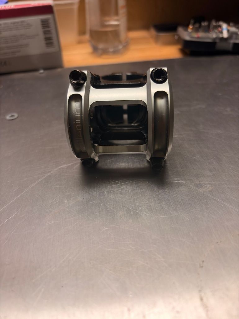 Sixpack Racing Millenium Stem 2026 bike d'occasion — image 2 sur 3