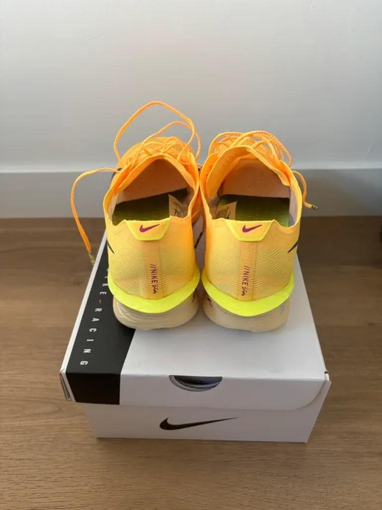 Used Nike ZoomX Vaporfly Next% 4 bike — image 3 of 6