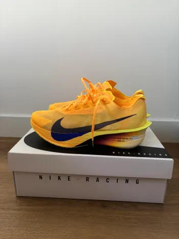 Nike ZoomX Vaporfly Next% 4 Running Shoes usato