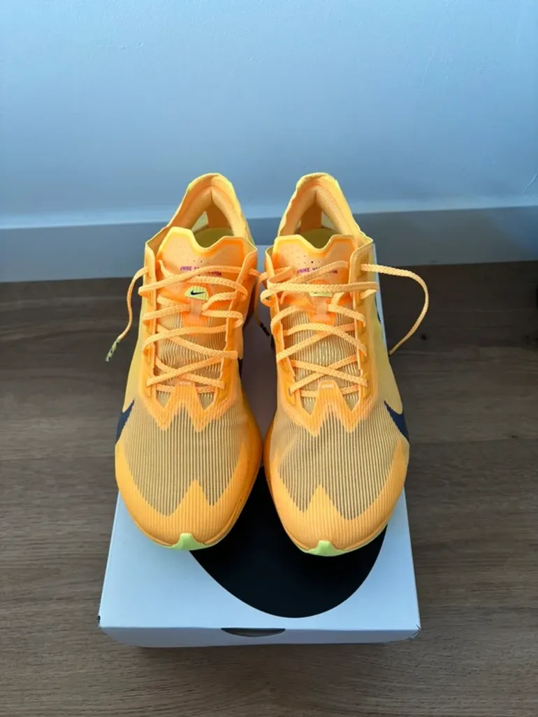 Used Nike ZoomX Vaporfly Next% 4 bike — image 4 of 6