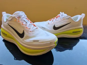 Używany White Vomero Plus Running Shoes