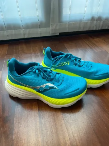 Used Saucony Running Shoes bike — image 3 of 3