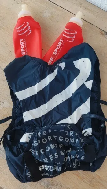 Compressport Trail running vest with 2 flasks Running Accessories de segunda mano