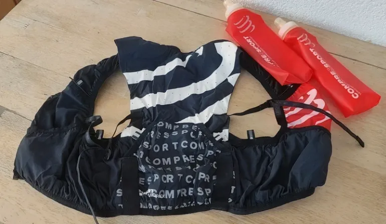 Compressport Trail running vest with 2 flasks bike de segunda mano — imagen 2 de 6