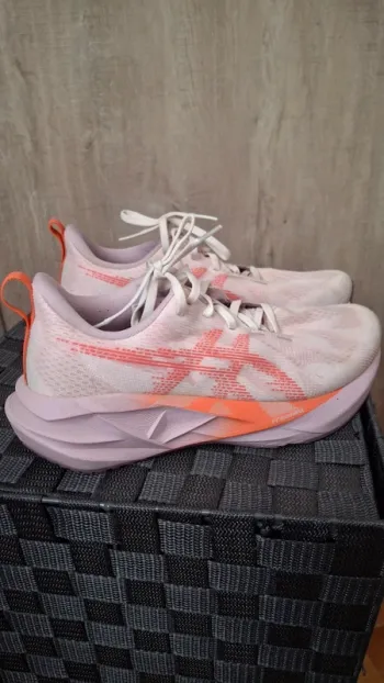Używany Asics Novablast 5 Running Shoes