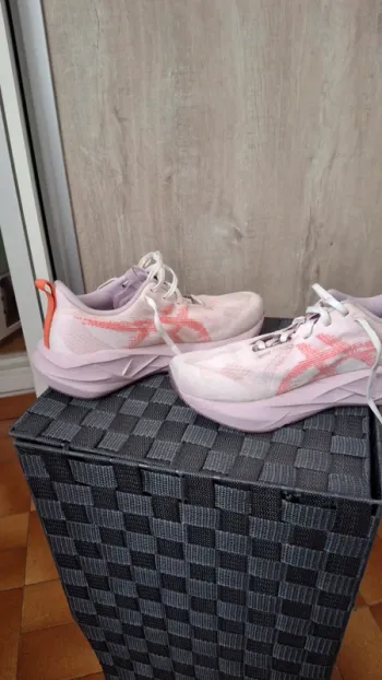 Używany Asics Novablast 5 bike — zdjęcie 5 z 5