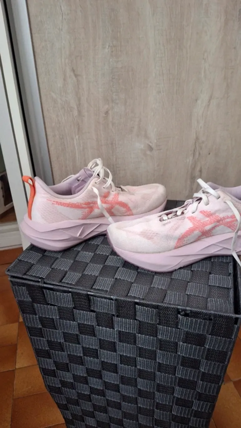 Używany Asics Novablast 5 bike — zdjęcie 5 z 5