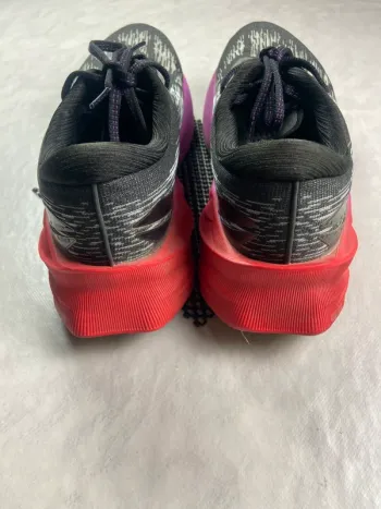 Tweedehands Asics Novablast 3 bike — afbeelding 4 van 7