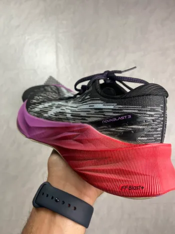 Tweedehands Asics Novablast 3 bike — afbeelding 2 van 7