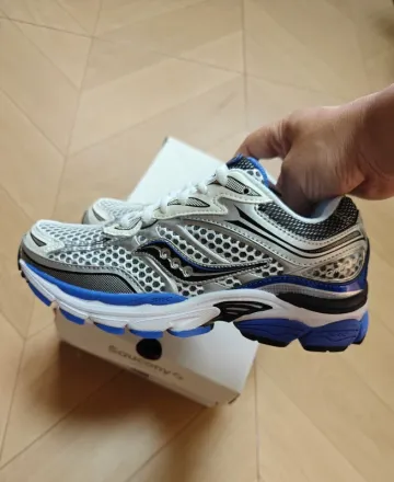 Used Saucony Omini Running Shoes