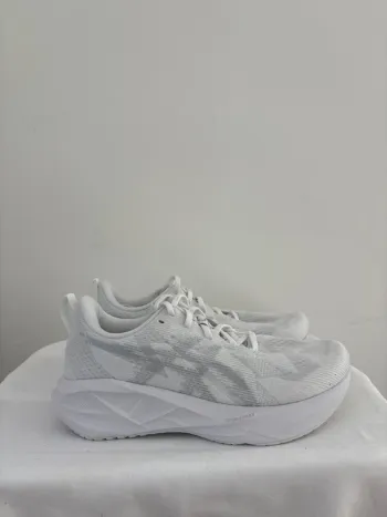 Używany Asics Novablast bike — zdjęcie 4 z 9