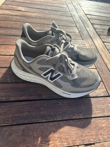 Used New Balance Arishi Running Shoes