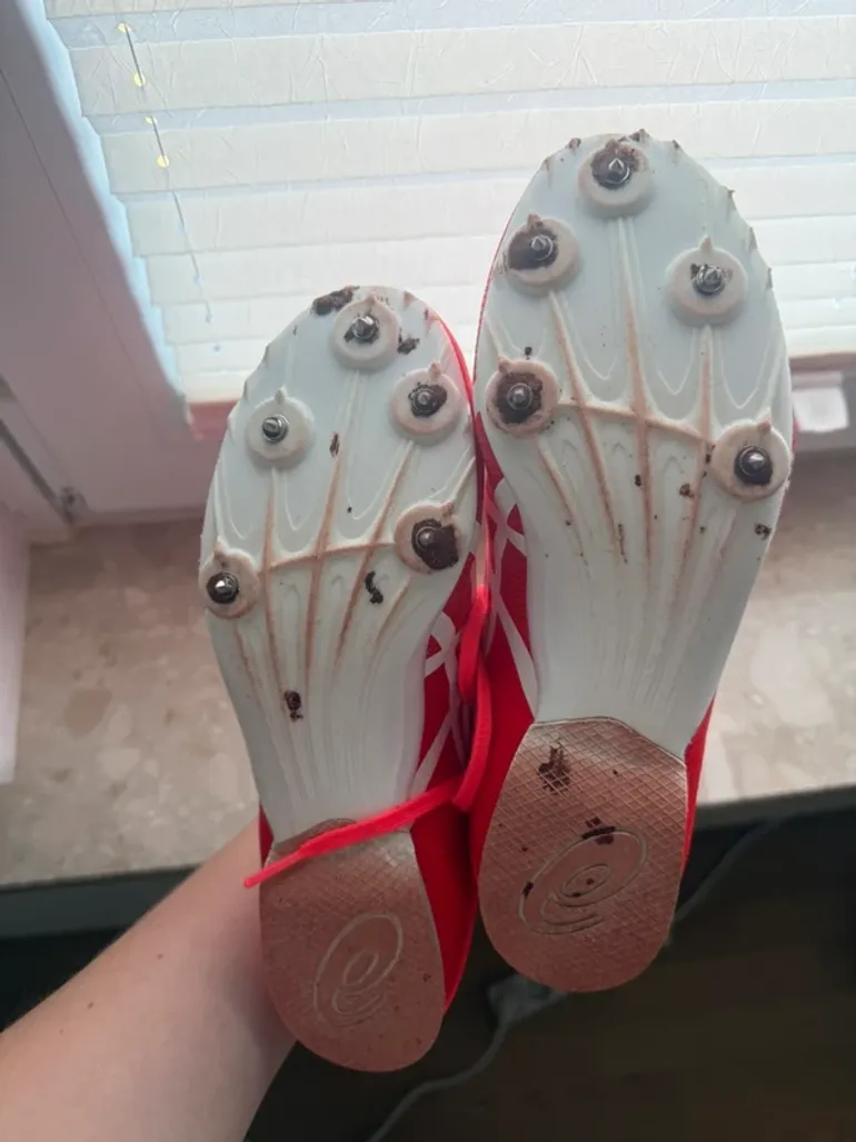 Tweedehands Asics Spikes bike — afbeelding 2 van 2