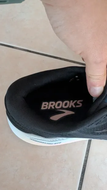 Used Brooks Adrenaline GTS 24 bike — image 4 of 15