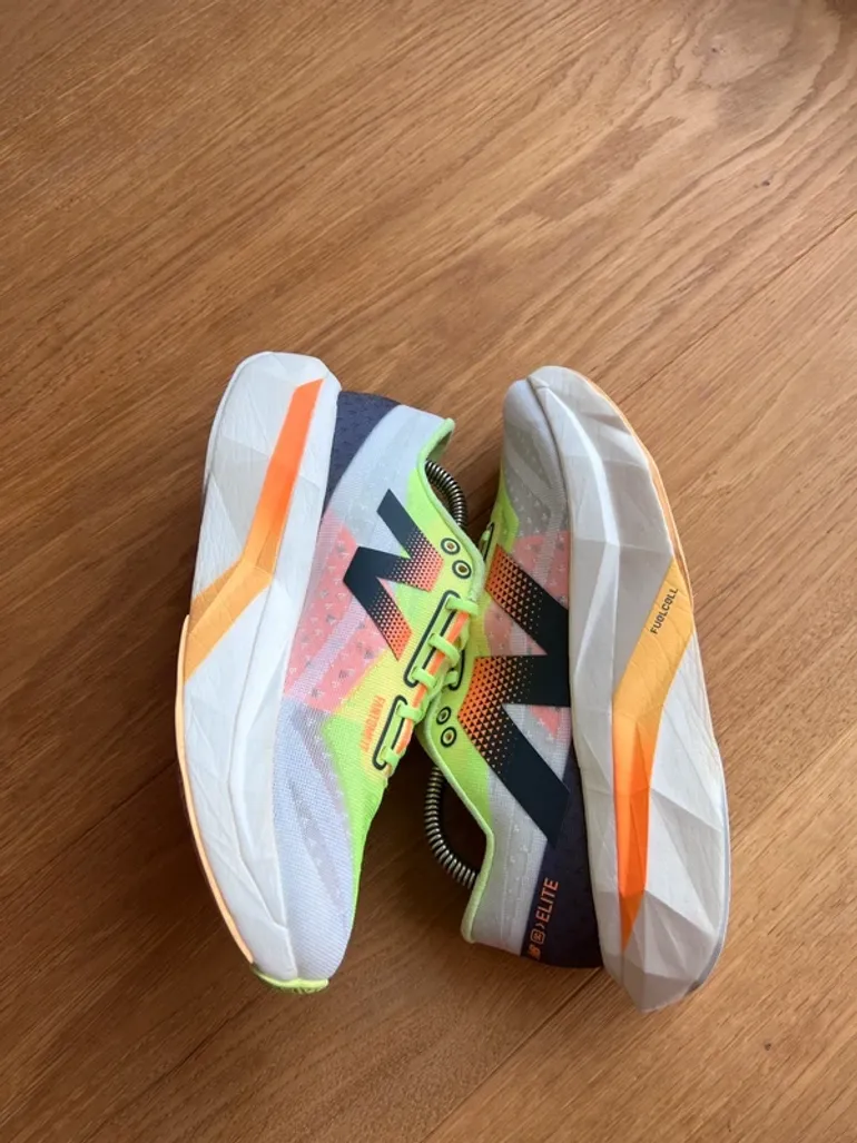Tweedehands New Balance Fuelcell Supercomp Elite V4 bike — afbeelding 6 van 9