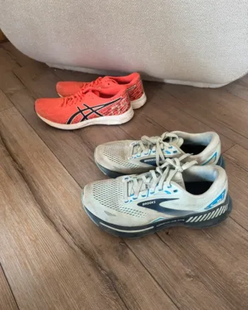 Tweedehands Brooks & Asics Running Shoes Lot Running Shoes