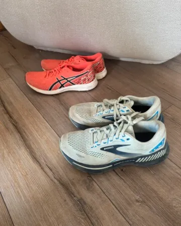 Käytetty Brooks & Asics Running Shoes Lot Running Shoes