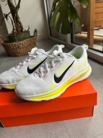 Tweedehands Nike Vomero 18 bike — afbeelding 3 van 4