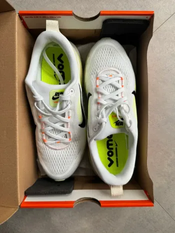 Tweedehands Nike Vomero 18 bike — afbeelding 2 van 4