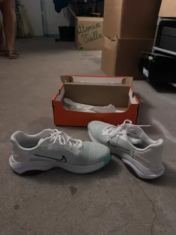 Käytetty Nike Sportschuhe Running Shoes