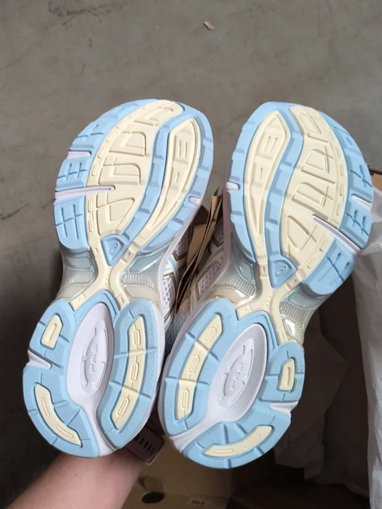 Used White Asics Gel 1130 bike — image 6 of 8