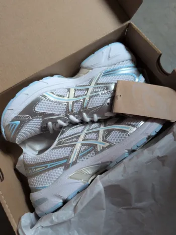 Used White Asics Gel 1130 bike — image 2 of 8