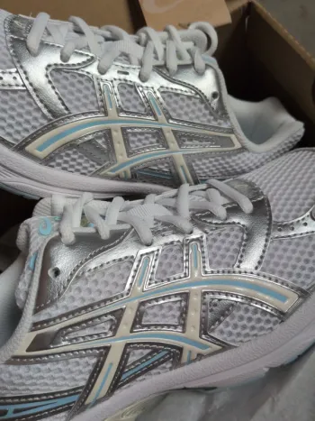 Used White Asics Gel 1130 bike — image 5 of 8
