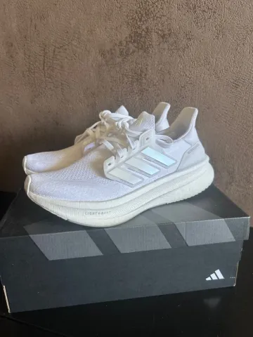 Käytetty Adidas Ultraboost 5 Running Shoes