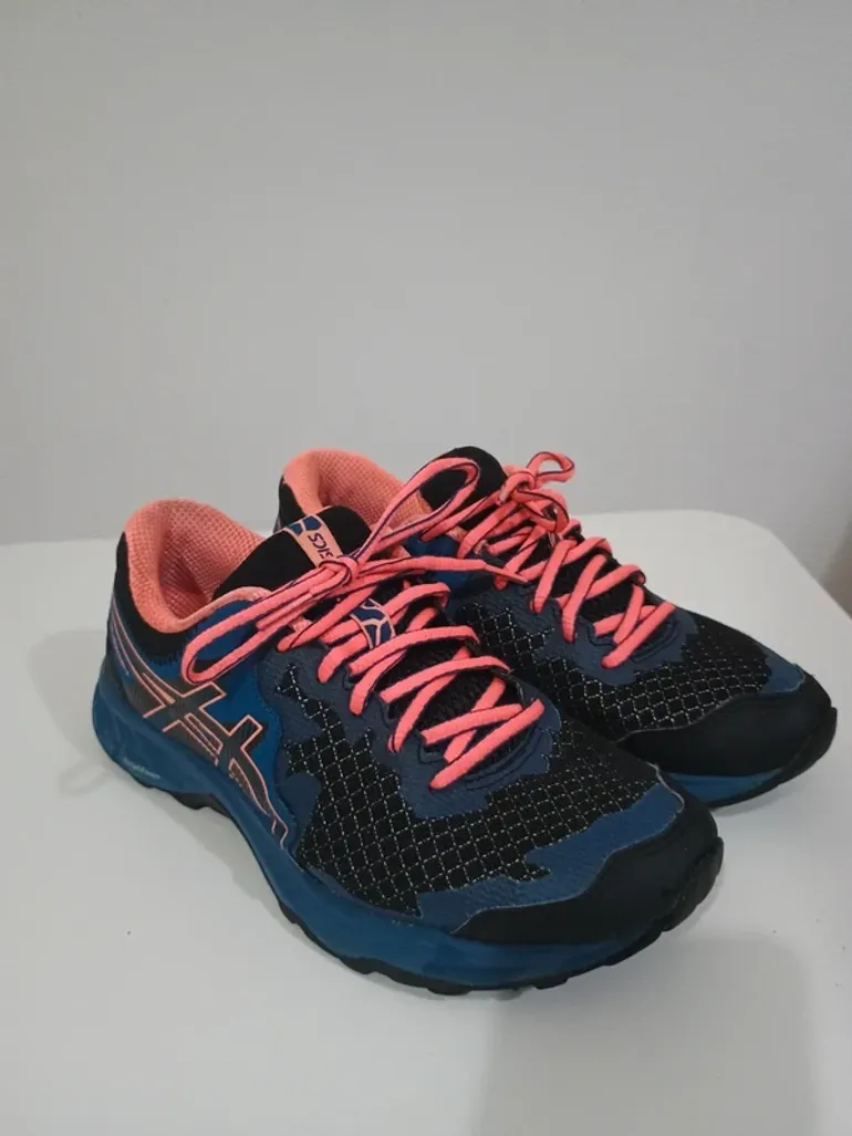 Used Asics Gel Sonoma 4 bike — image 2 of 8