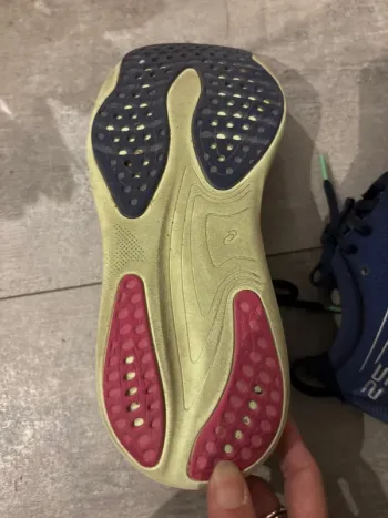 Used Asics Nimbus 25 bike — image 4 of 6