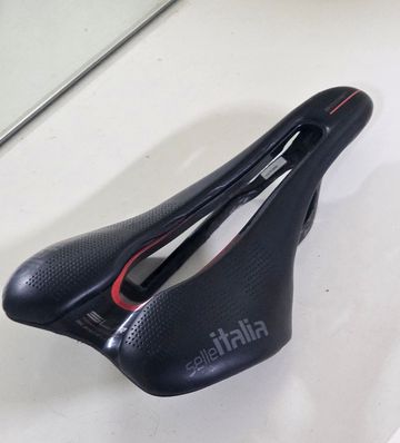 Gebrauchtes Selle Italia Superflow Boost Carbonio Saddles & Seatposts