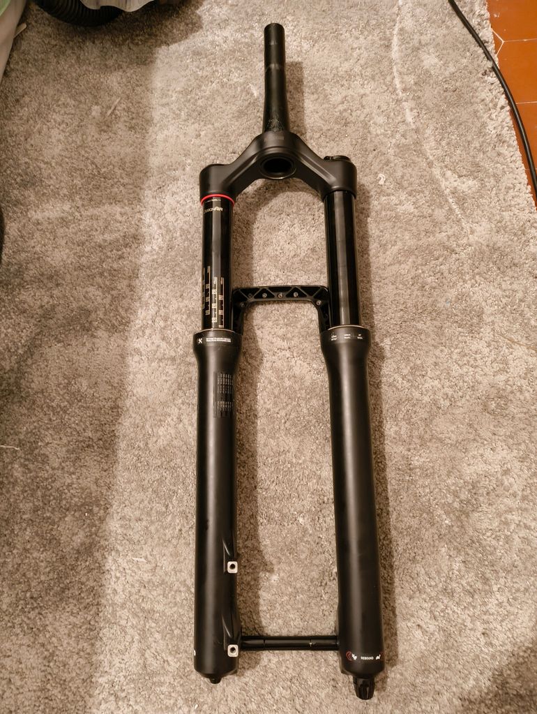 Brugt RockShox Domain 2025 bike — billede 2 af 8