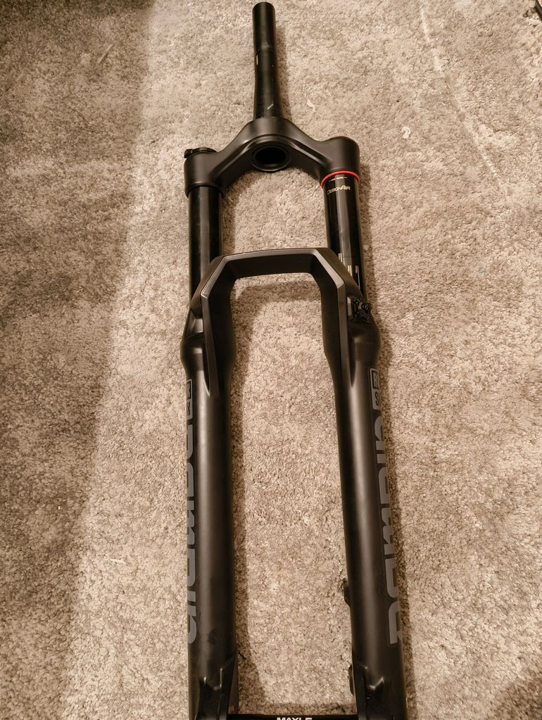 Brugt RockShox Domain 2025 bike — billede 7 af 8