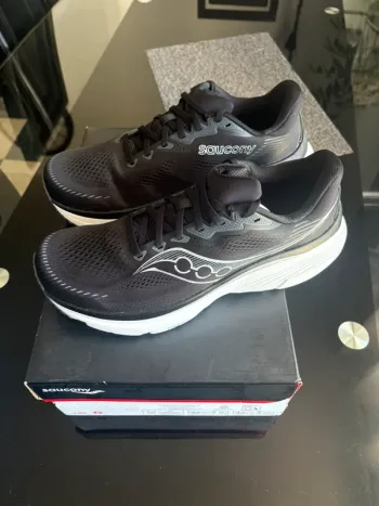 Used Saucony Guide 19 Running Shoes