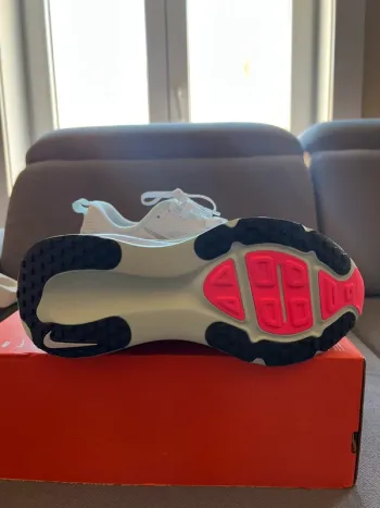Tweedehands Nike Vomero 18 bike — afbeelding 3 van 5