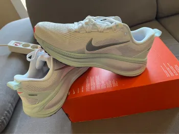 Tweedehands Nike Vomero 18 bike — afbeelding 4 van 5
