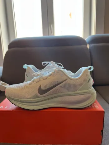 Tweedehands Nike Vomero 18 Running Shoes
